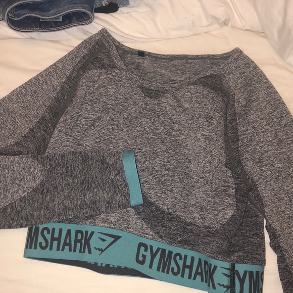 SUPER cute workout top - Picture 1 of 2